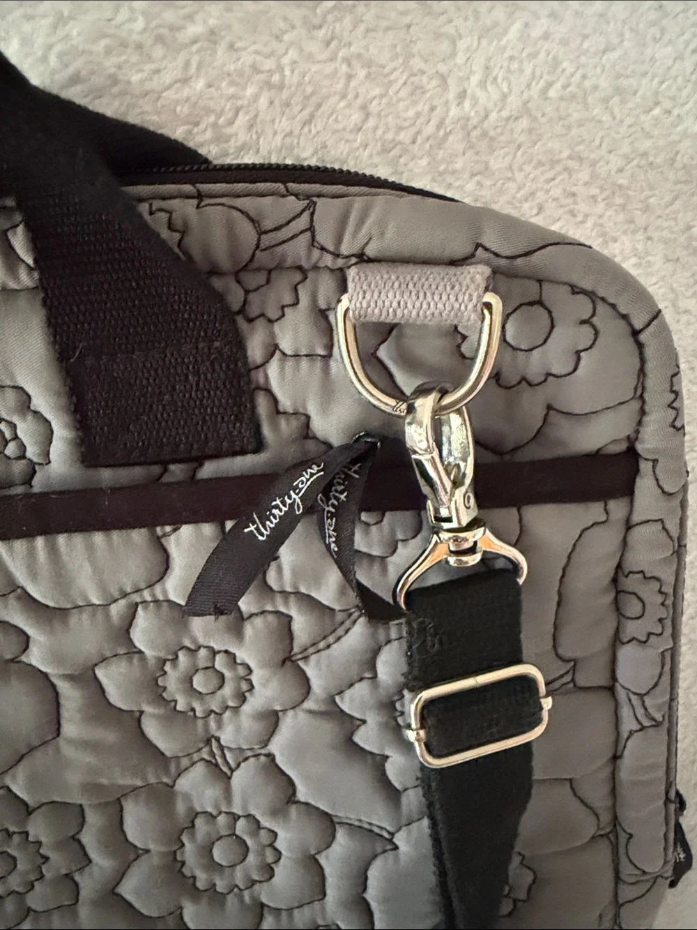 NWOT thirty-one Quilted Gray Floral Laptop Bag with Black Straps